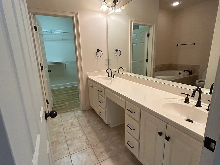 8 Rivoli Ln — Photo 12