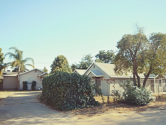 3rd image of 141 W Ashlan Ave