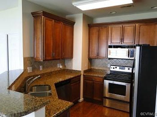 3rd image of 839 Parkland Pl