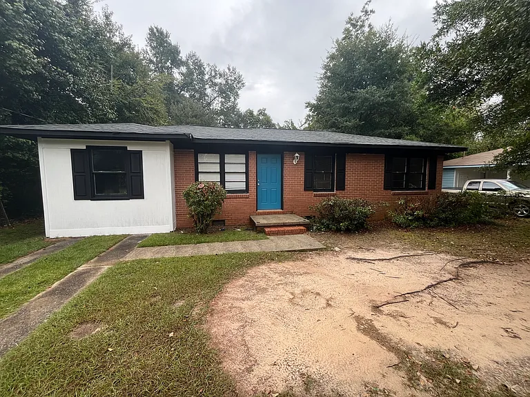 204 Ravenwood Way — Photo 1