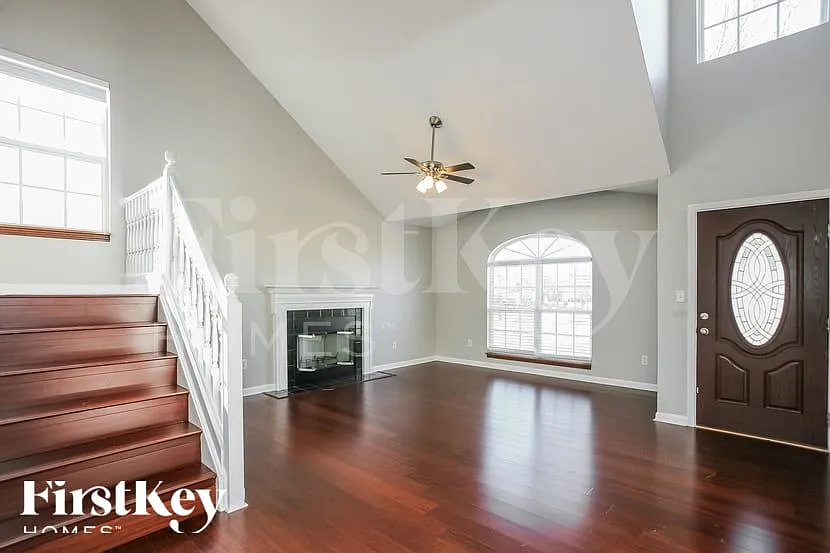 4 bed, 2.5 bath, 2355 sqft, $2,670 — Photo 4