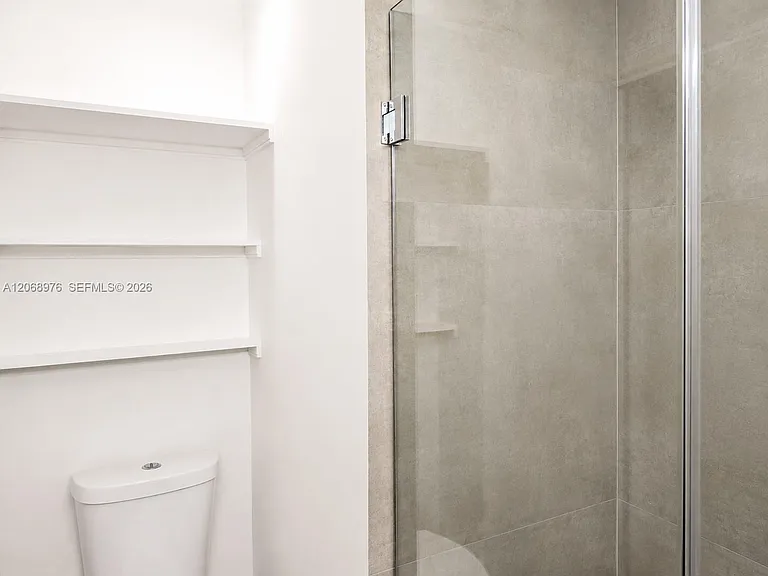 411 SE 10th St #4 — Photo 11