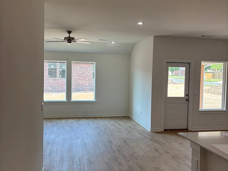 814 Heeler Ave — Photo 12