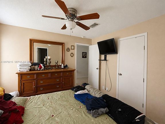 4th image of 120 S Nogal St