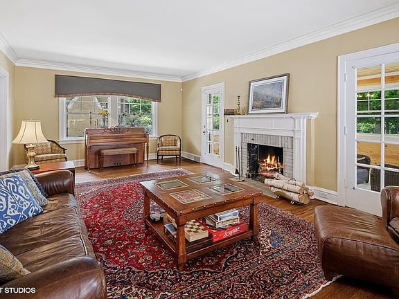2nd image of 926 Linden Ave