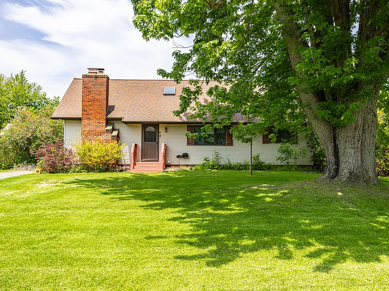 26 Clearview Ave — Photo 3