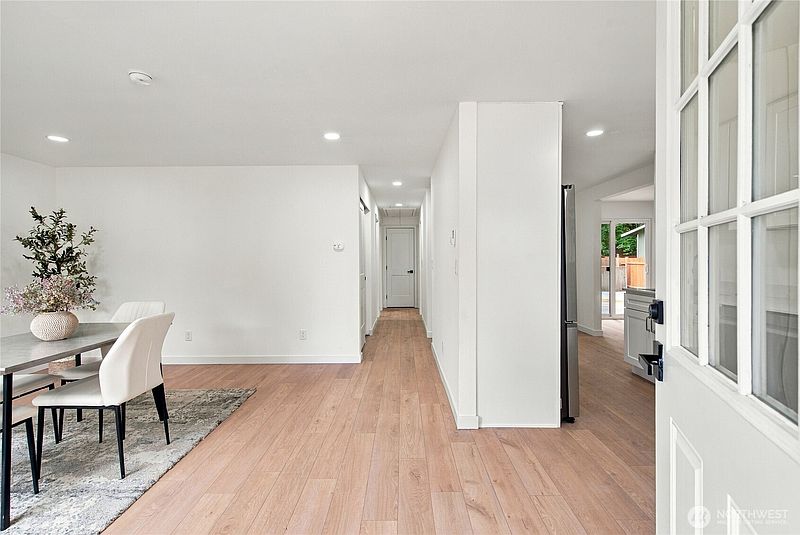 4th image of 8520 9th PL NE