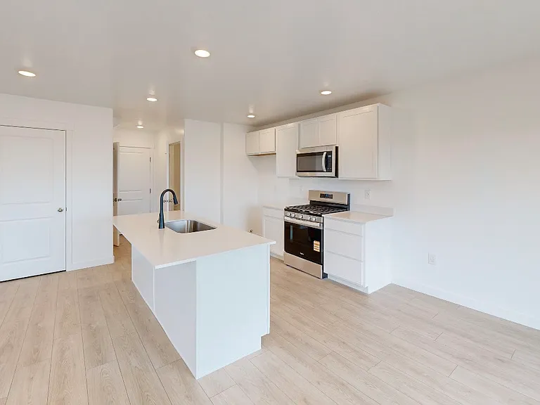 659 N 1850 E — Photo 1