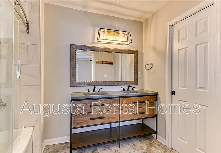 3210 York Dr — Photo 31