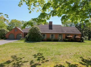 9 Black Point Ln, Portsmouth, RI 02871