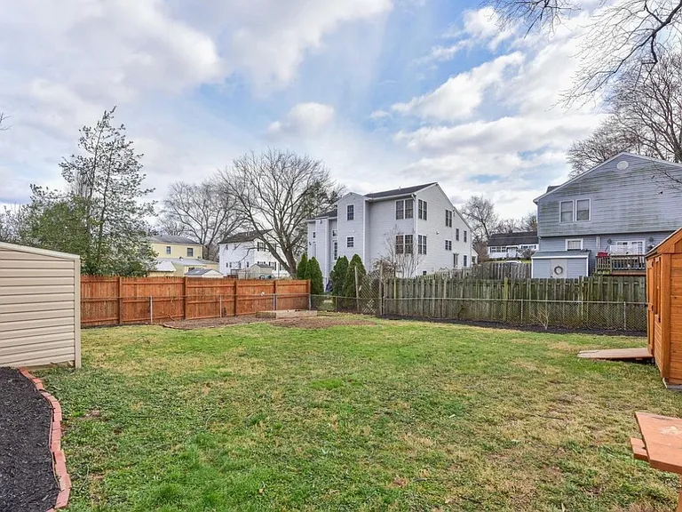 6835 Westmoreland Rd — Photo 10
