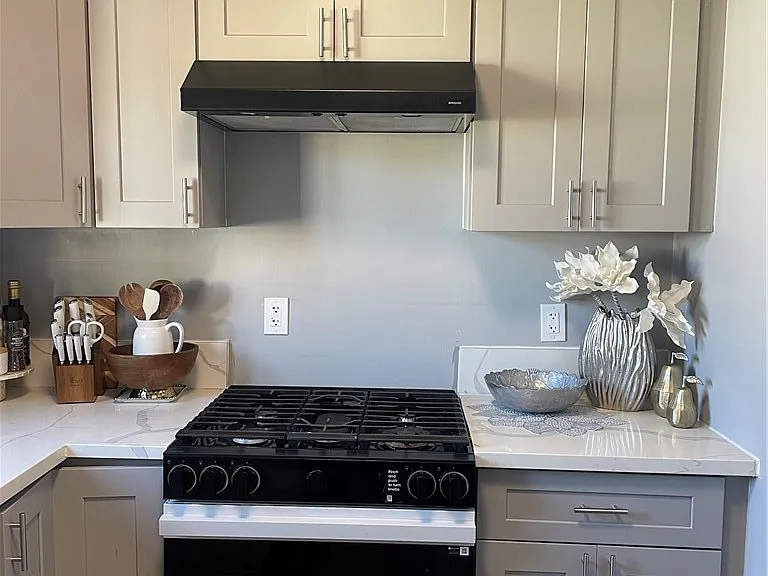 538 W 111th Pl — Photo 5