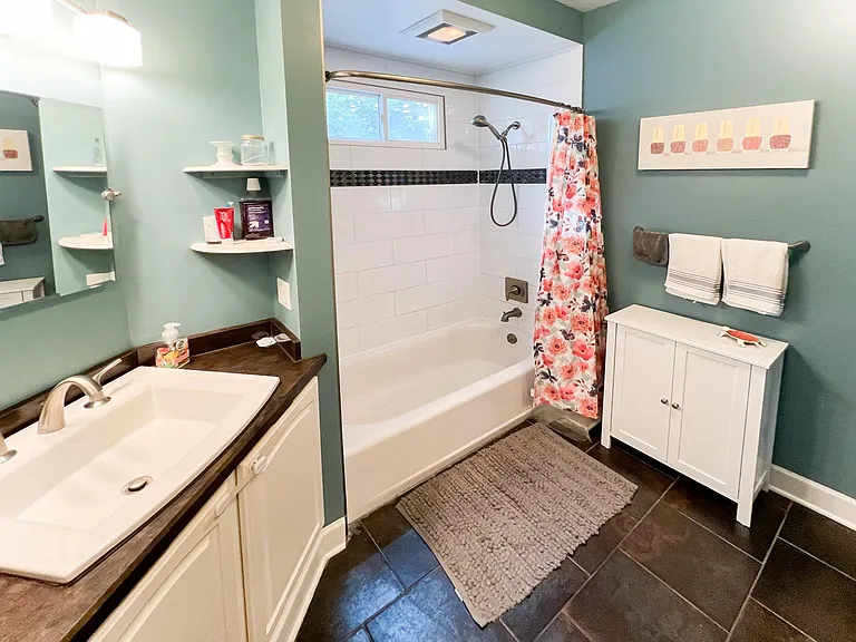 200 Laburnam Cres #1 — Photo 17
