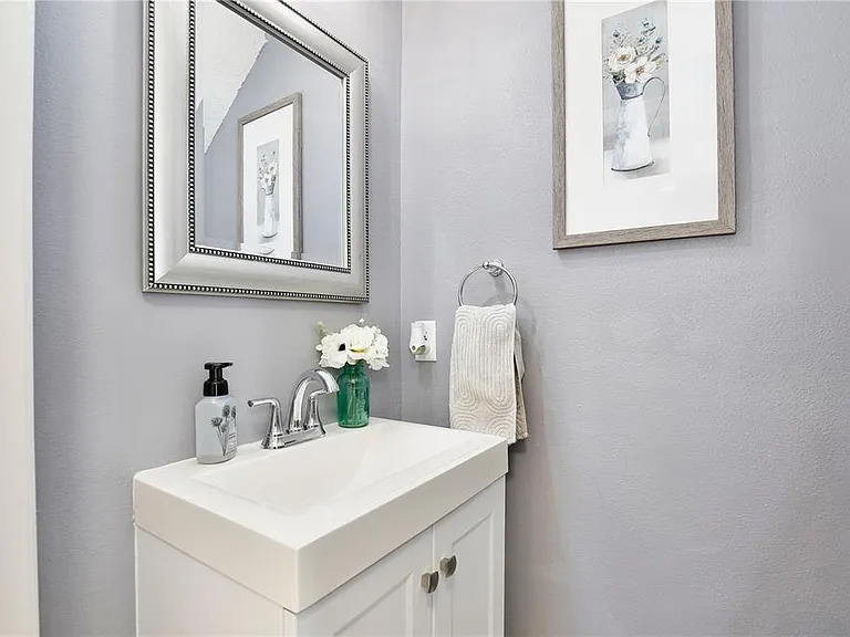 2115 Heathwood Cir — Photo 13