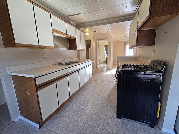 2nd image of 586 Bowen St #805