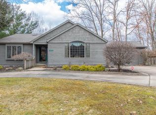 225 Sawmill Run Dr, Canfield, OH