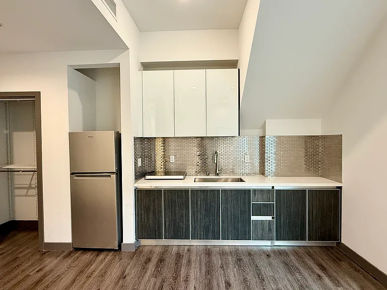 642 N Hobart Blvd #102 — Photo 3