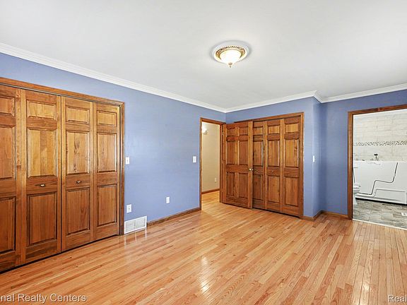 5th image of 515 E Dawson Rd