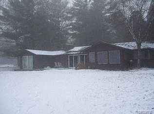 2611 S Lakeshore Rd, Applegate, MI 48401
