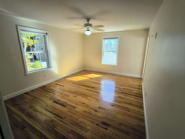 14 York St #2 BR — Photo 8