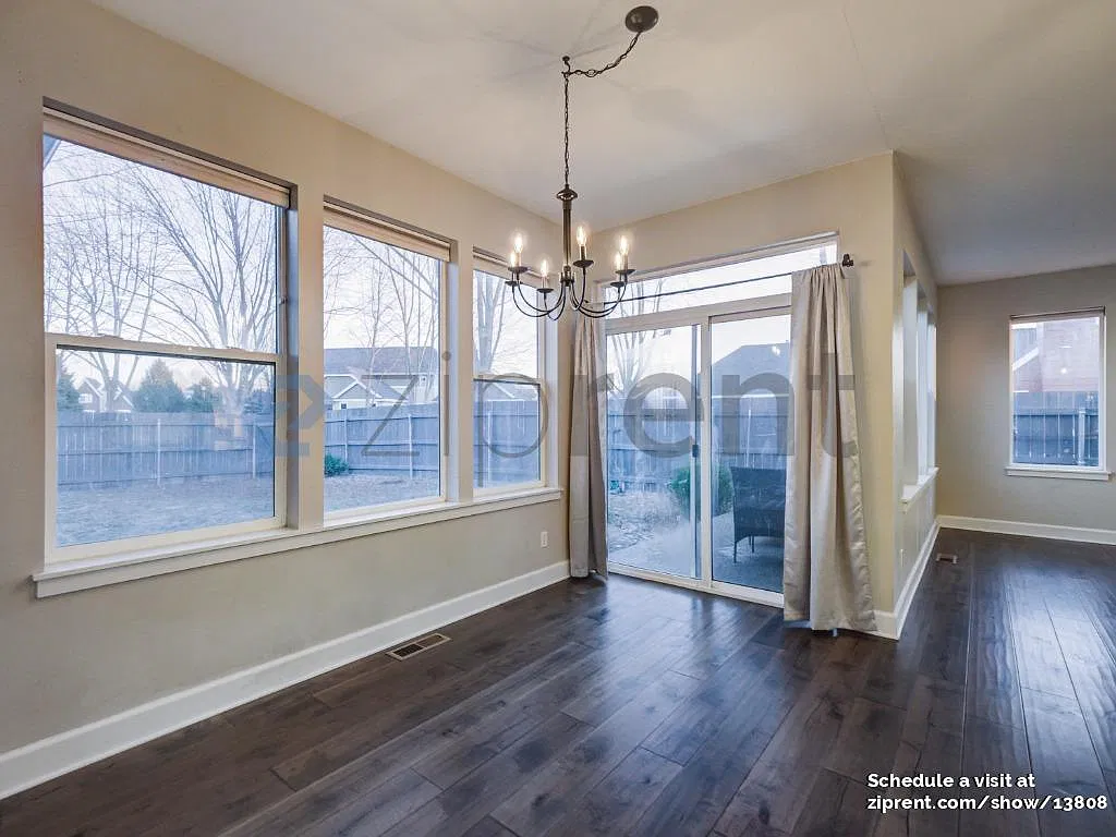 3 bed, 1325 sqft, $2,250 — Photo 3