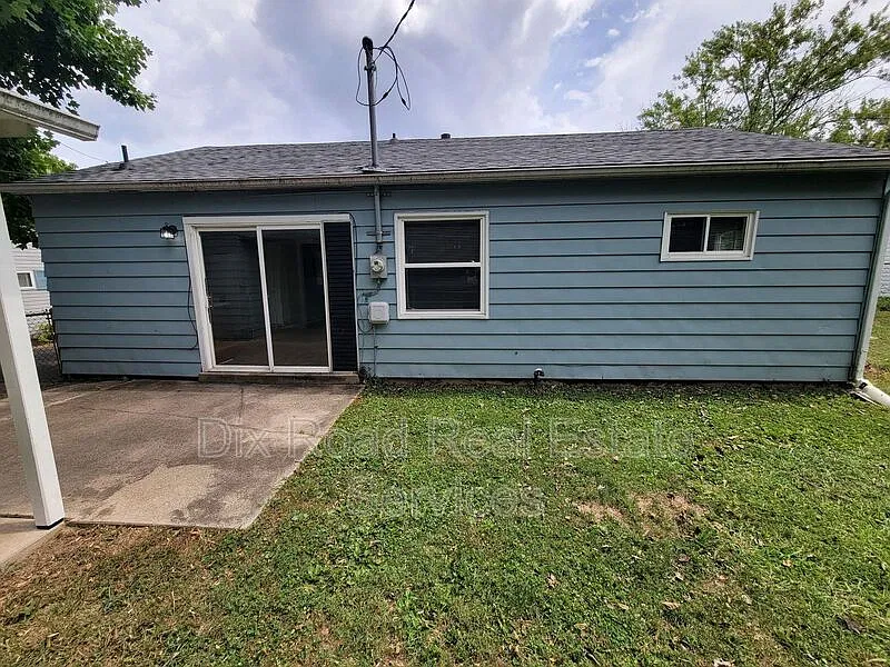 3 bed, 1.0 bath, 864 sqft, $1,475 — Photo 3