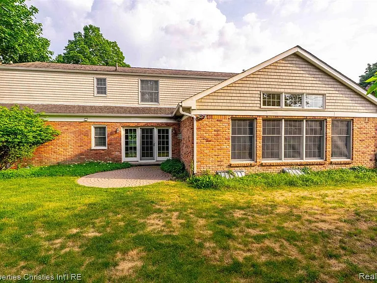 1688 Northlawn Blvd — Photo 47