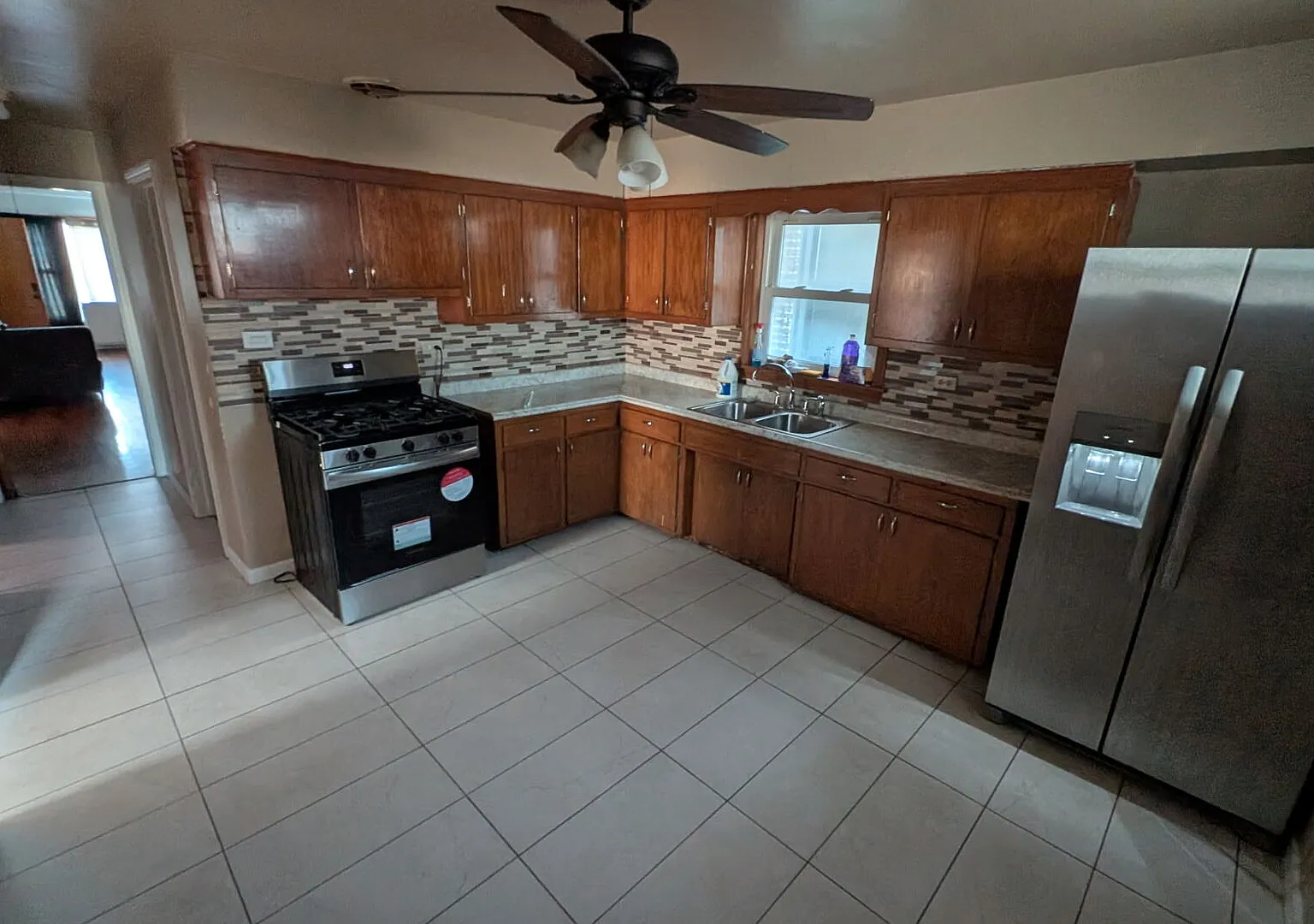 3 bed, 1300 sqft, $1,700 — Photo 2