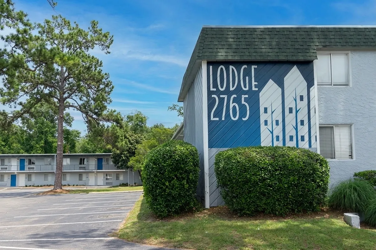 Building Photo - The Lodge 2765