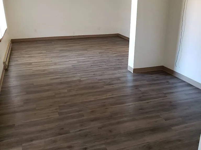 300 N Mill St — Photo 3