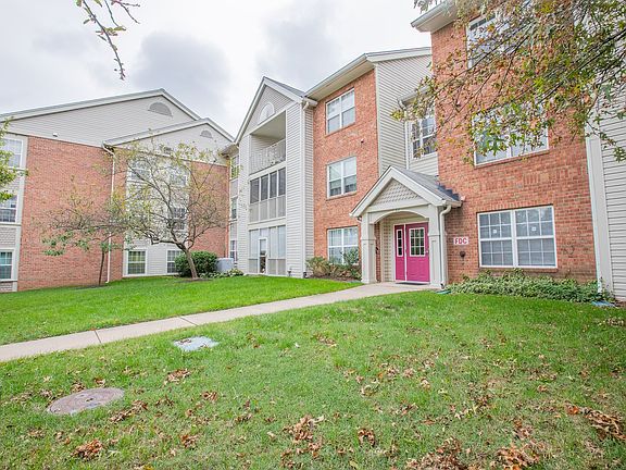 2nd image of 304 Blue Water Ct Unit 101