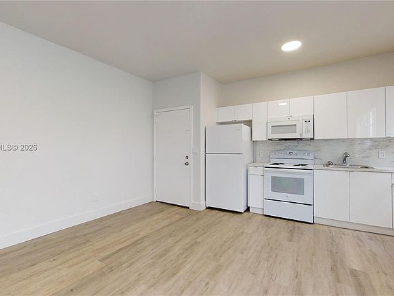 5th image of 828 Pennsylvania Ave APT 7