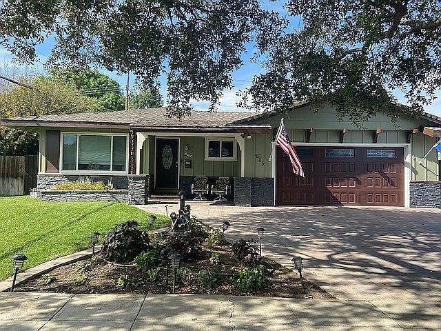 1st image of 685 Bolivar Dr