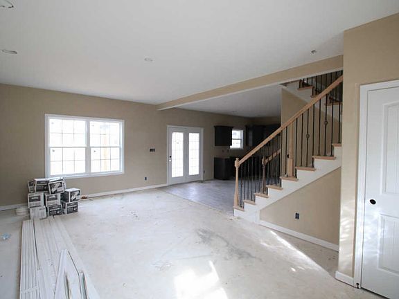 4th image of 40 Chalet Cir
