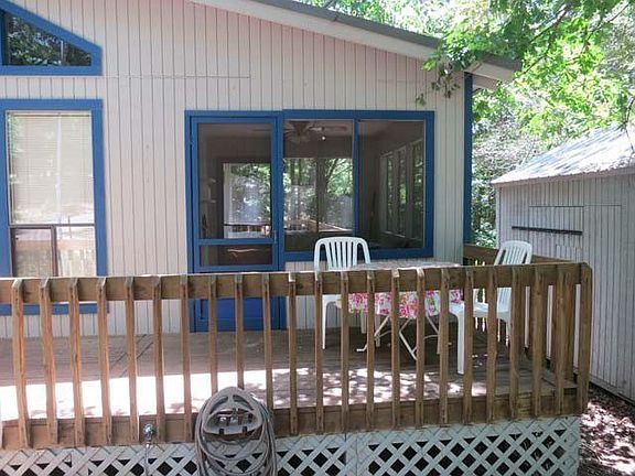 Screened porch with door to the front deck &amp; door to the kitchen.