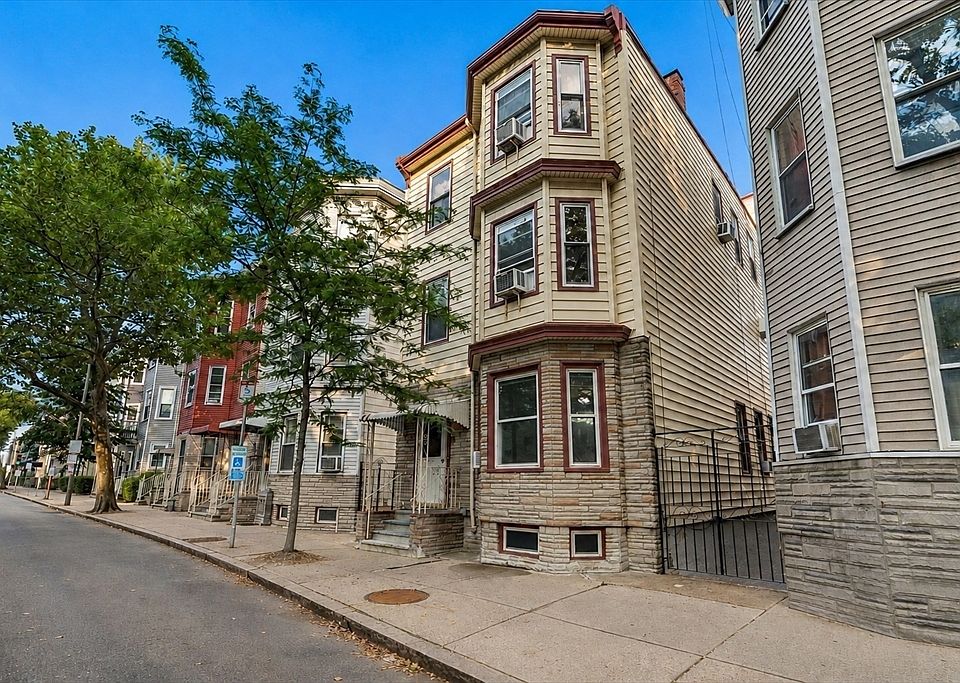 1st image of 227 Chelsea St