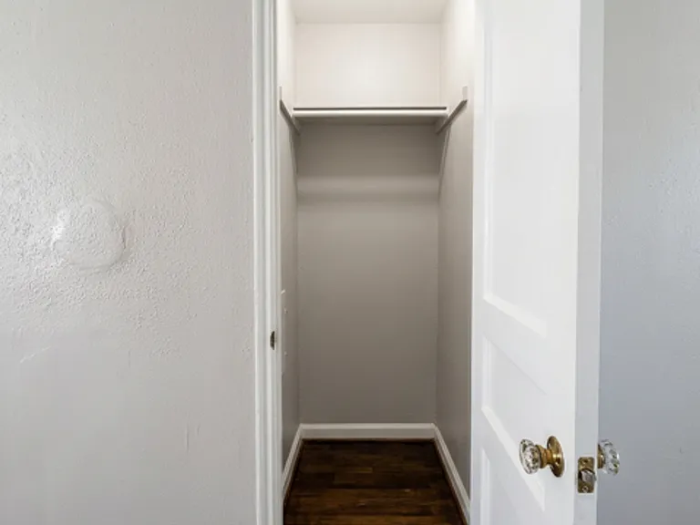 Avondale I Apartments — Photo 16
