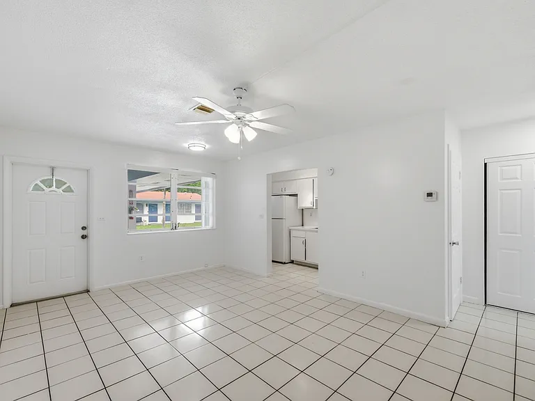 7211 Venetian St #3 — Photo 3
