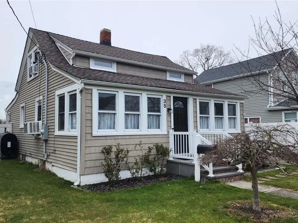 35 Swezey Street, Patchogue, NY 11772