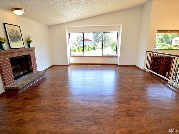 5th image of 15428 Acorn Way E