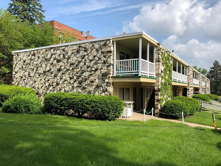 Grand Terrace Apartments — Photo 1
