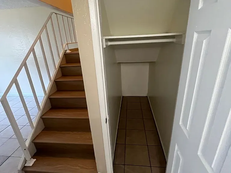 Westgate Villa Apartments — Photo 25