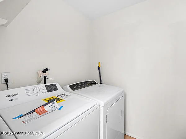 121 Franklyn Ave #EAST — Photo 13