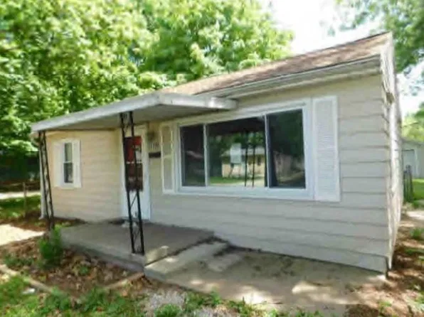 3105 E Wallace St, Decatur, IL 62526