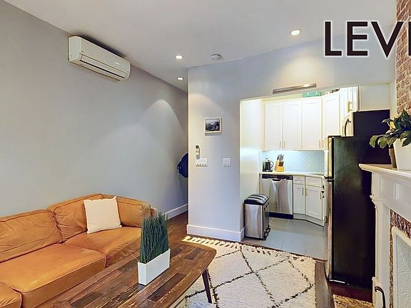 3rd image of 264 W 22nd St #6