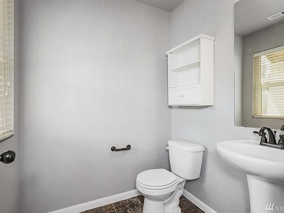 4th image of 210 Pickford Pl SW