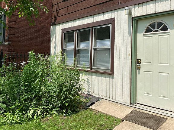 2nd image of 1310 W Argyle St #1