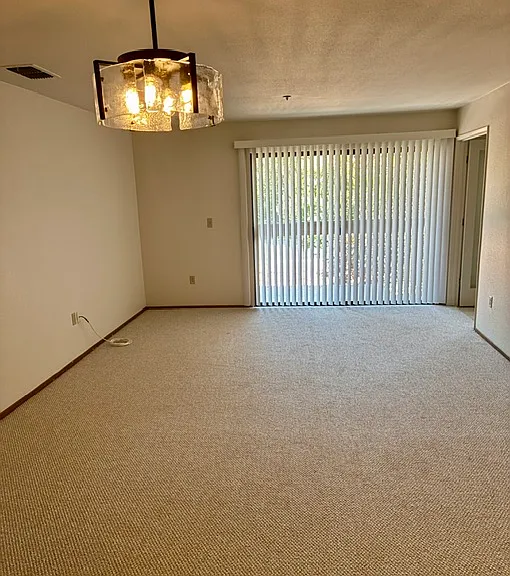 1422 S Villa Way — Photo 2