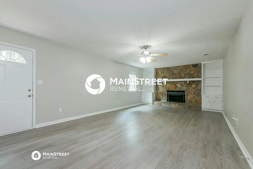 915 Stormy Ln — Photo 4