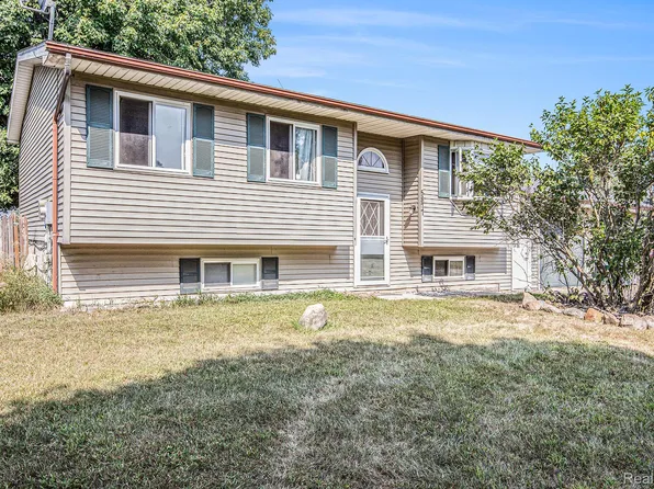 5877 Southwood St, North Branch, MI 48461